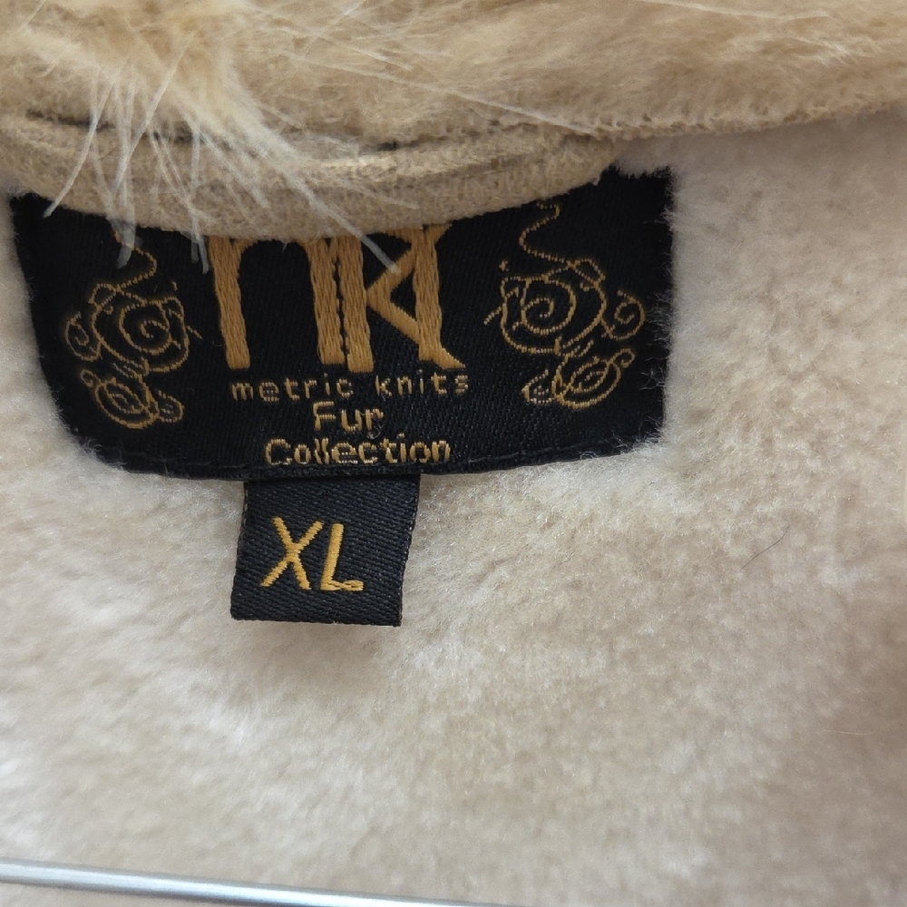 Elegant Beige Faux Fur Vest - Picture 3 of 7